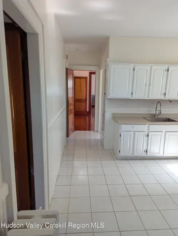 $2,300 | 843 Union Street, Unit 2, Hudson, NY 12534