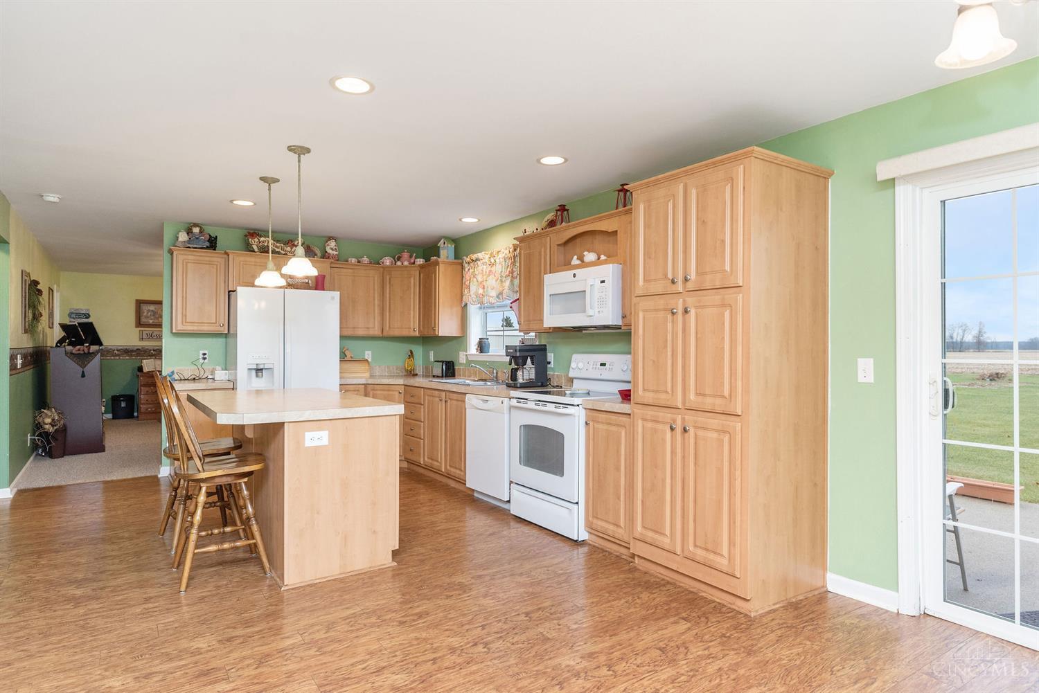 828 Gumley Road Blanchester, OH 45107 - Photo 10 of 32