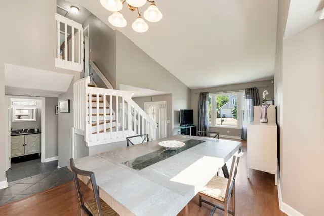 $389,000 | 24 Fillmore Lane, Streamwood, IL 60107