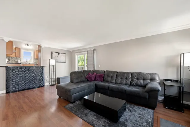 $389,000 | 24 Fillmore Lane, Streamwood, IL 60107