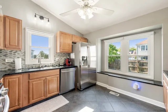 $389,000 | 24 Fillmore Lane, Streamwood, IL 60107