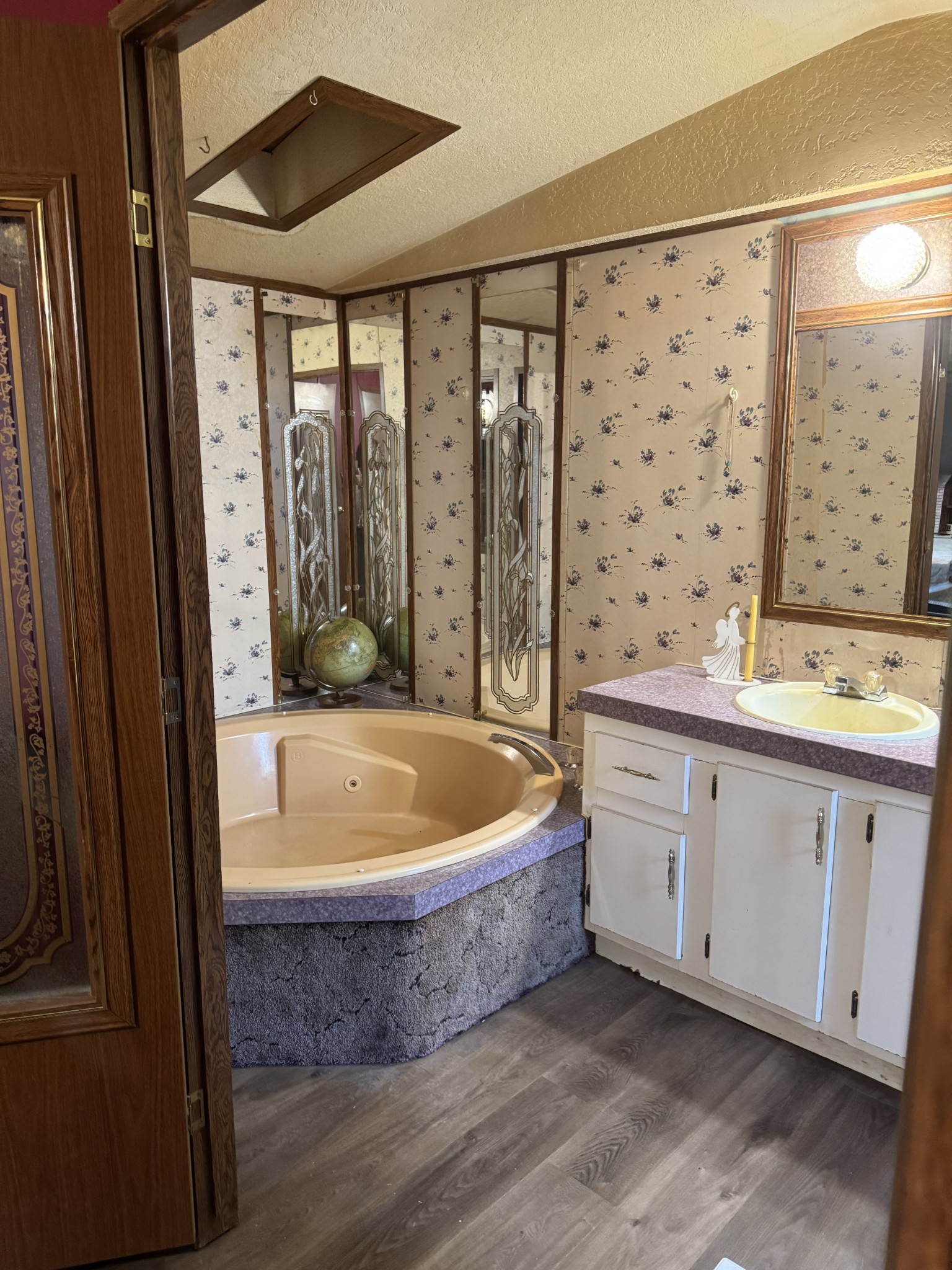 79 Sharps Lane Beechgrove, TN 37018 - Photo 13 of 29 a spacious bathroom with a bathtub and shower