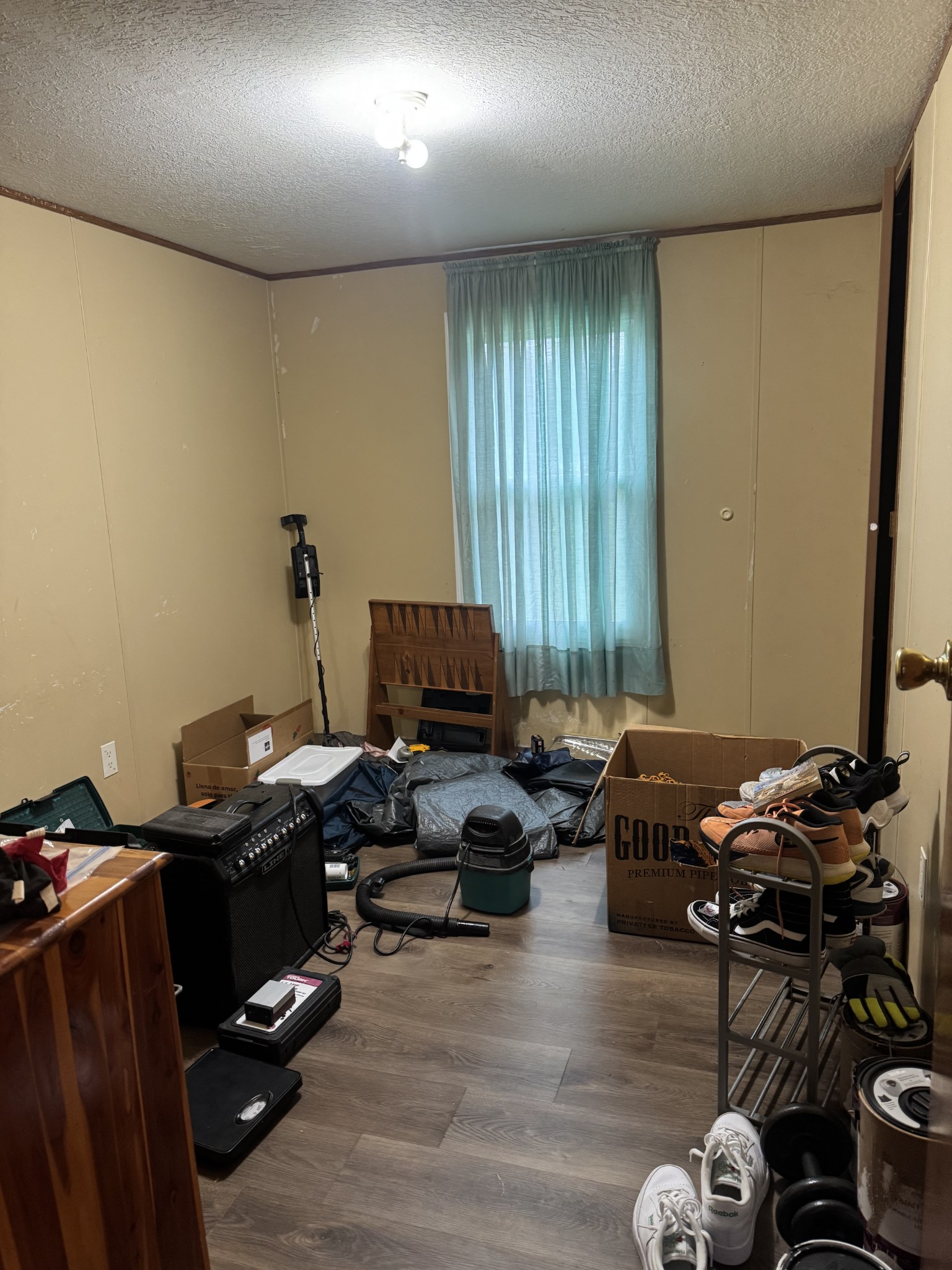 79 Sharps Lane Beechgrove, TN 37018 - Photo 17 of 29 a room with furniture and a wooden floor