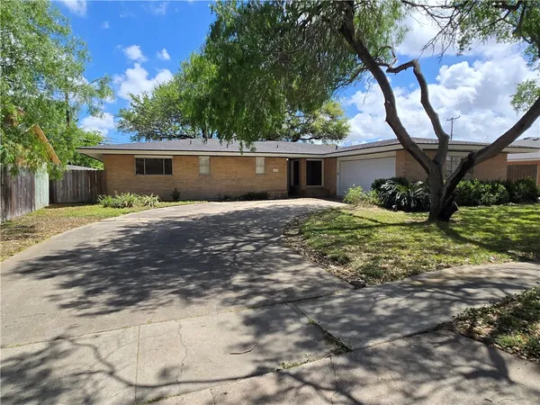 $2,400 | 441 Montclair Drive, Corpus Christi, TX 78412