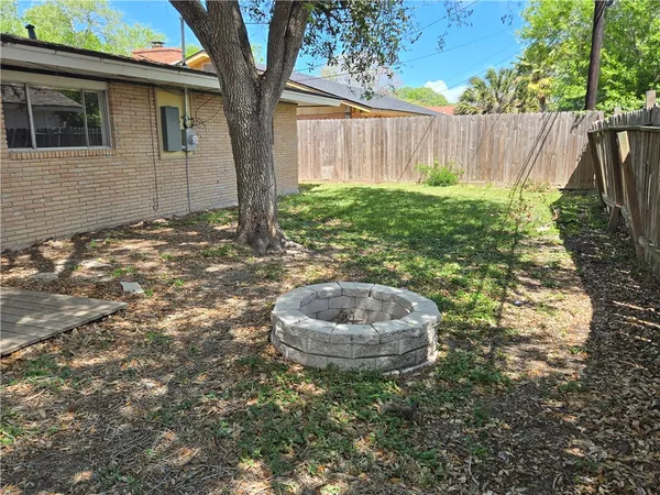 $2,400 | 441 Montclair Drive, Corpus Christi, TX 78412