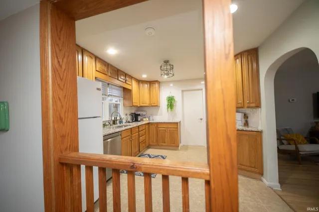 $2,195 | 2108 South Smith Road, Bloomington, IN 47401