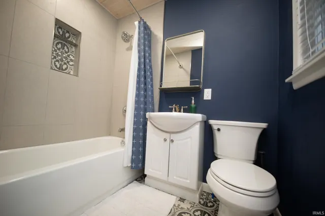 $2,195 | 2108 South Smith Road, Bloomington, IN 47401