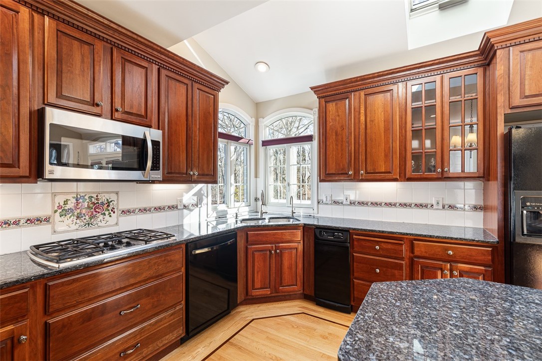 523 S Road South Kingstown, RI 02879 - Photo 10 of 39 Kitchen