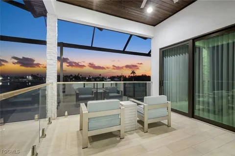 a view of a outdoor space with seating area