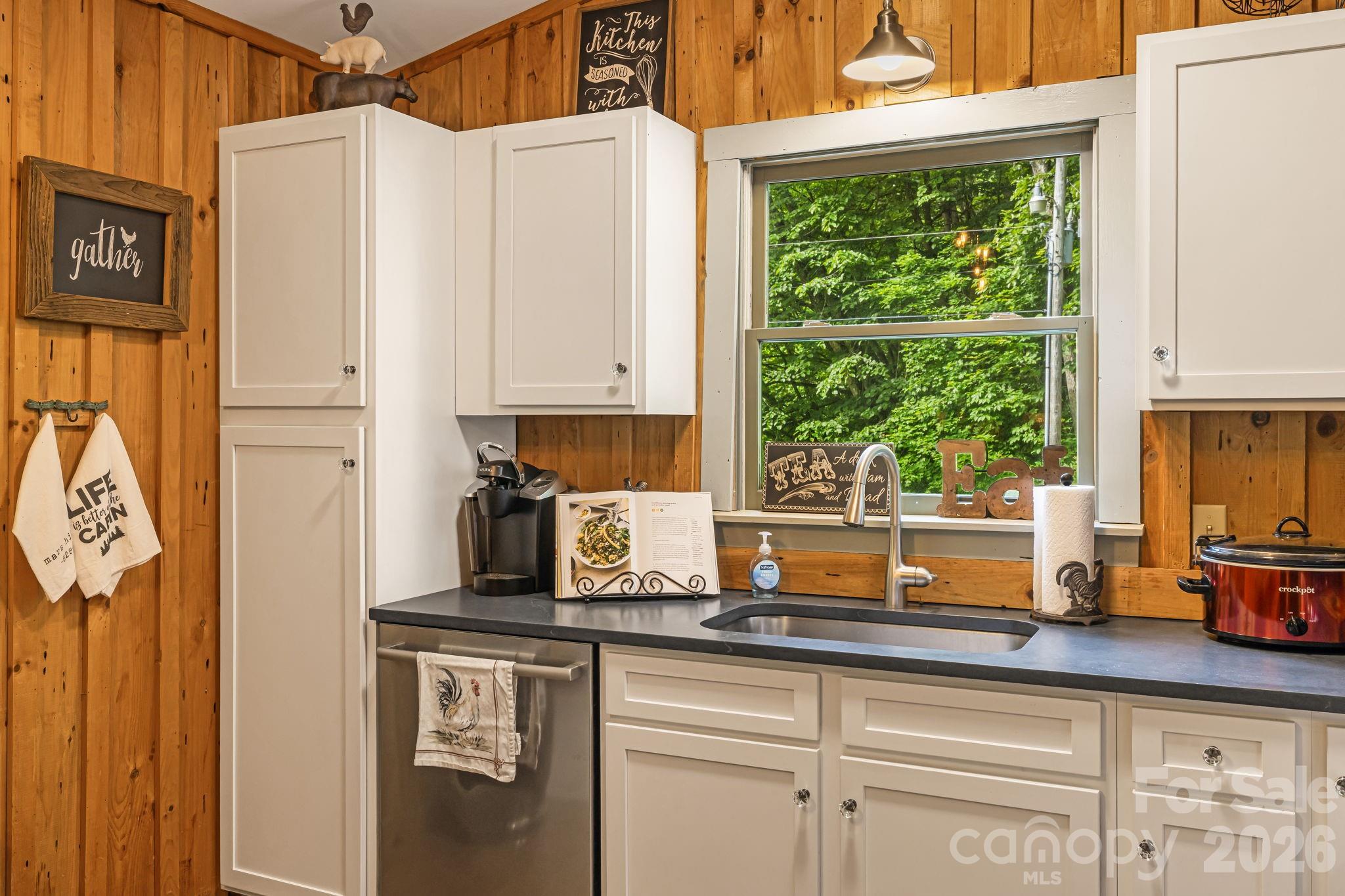 3245 Puncheon Fork Road Mars Hill, NC 28754 - Photo 16 of 48