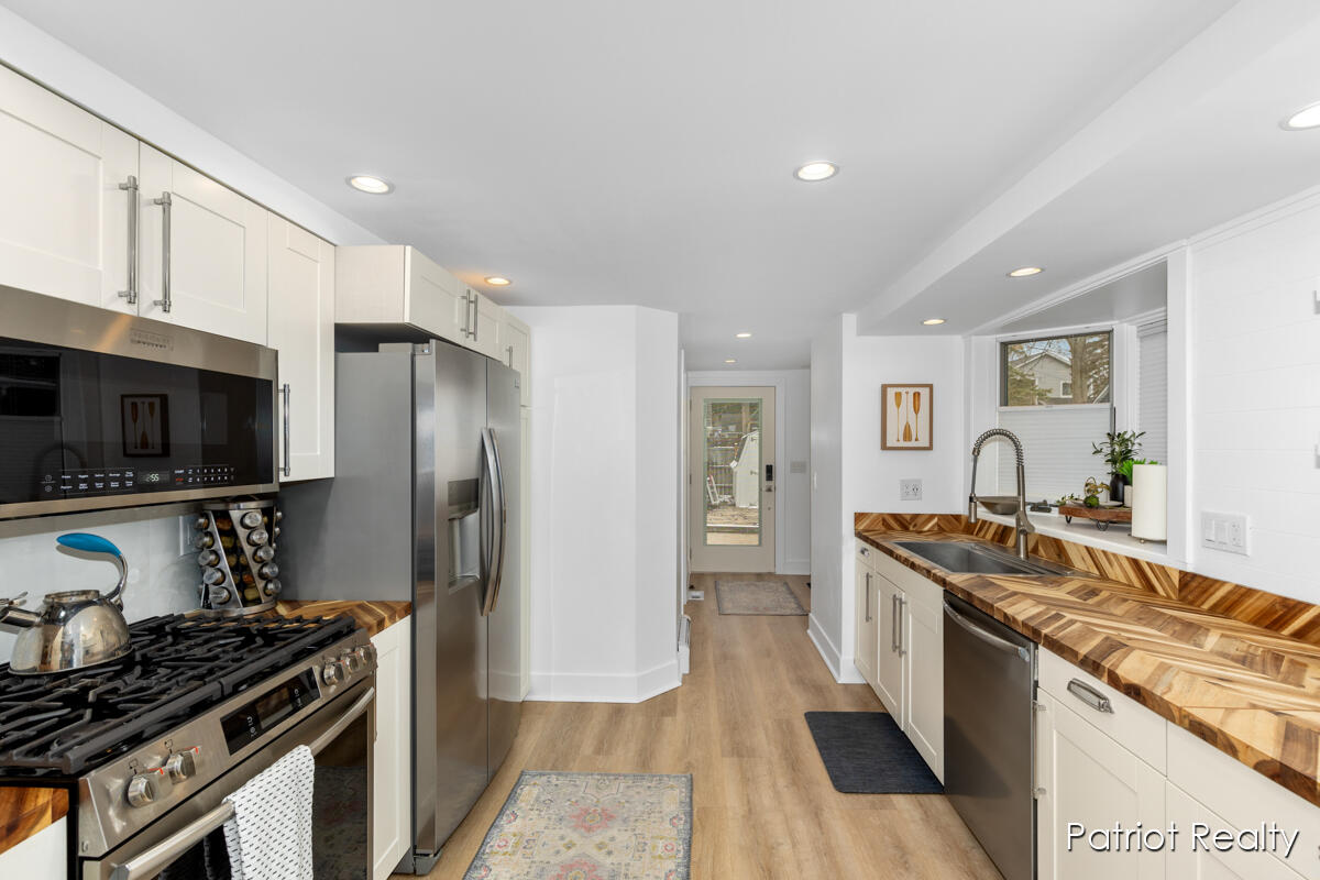 16631 Lakeview Street Spring Lake, MI 49456 - Photo 11 of 62 IMG_1004