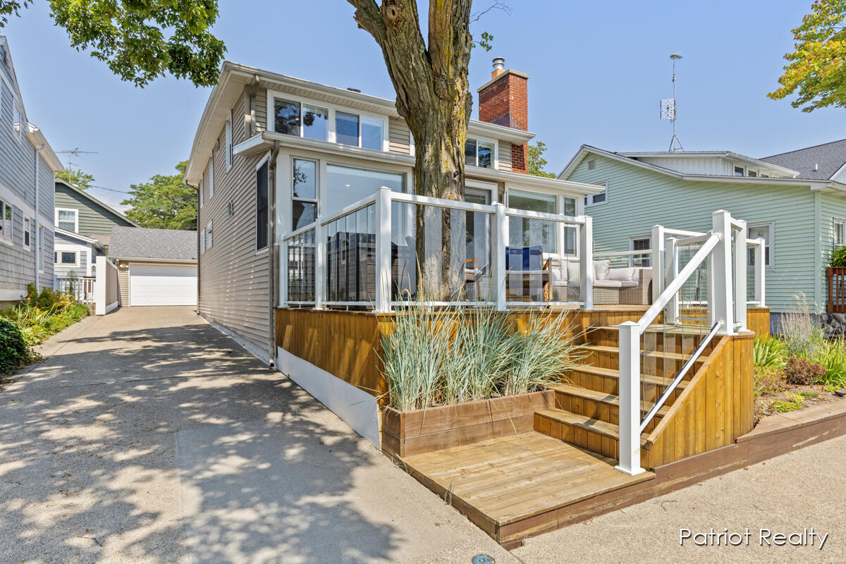 16631 Lakeview Street Spring Lake, MI 49456 - Photo 3 of 62 IMG_1002