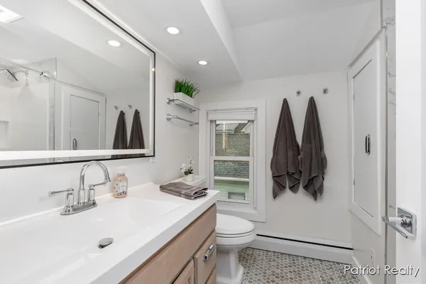 $1,250,000 | 16631 Lakeview Street, Spring Lake, MI 49456