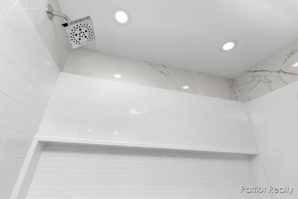 $1,250,000 | 16631 Lakeview Street, Spring Lake, MI 49456