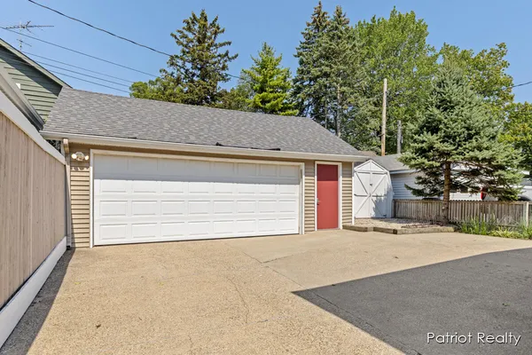 $1,250,000 | 16631 Lakeview Street, Spring Lake, MI 49456