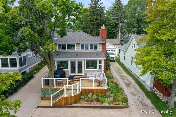 $1,250,000 | 16631 Lakeview Street, Spring Lake, MI 49456