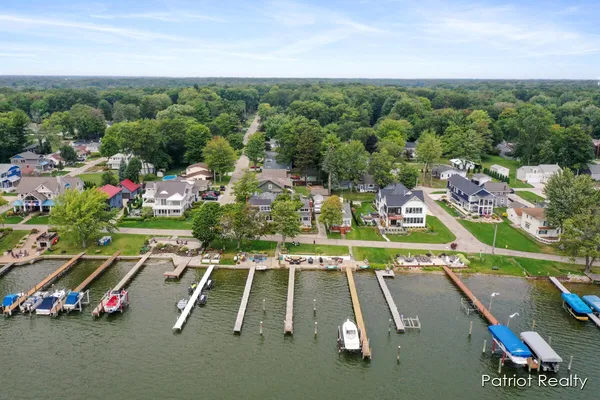 $1,250,000 | 16631 Lakeview Street, Spring Lake, MI 49456