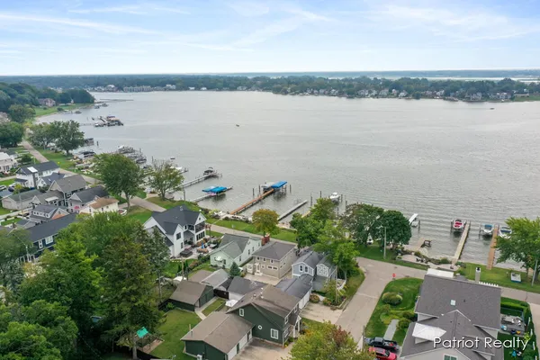 $1,250,000 | 16631 Lakeview Street, Spring Lake, MI 49456