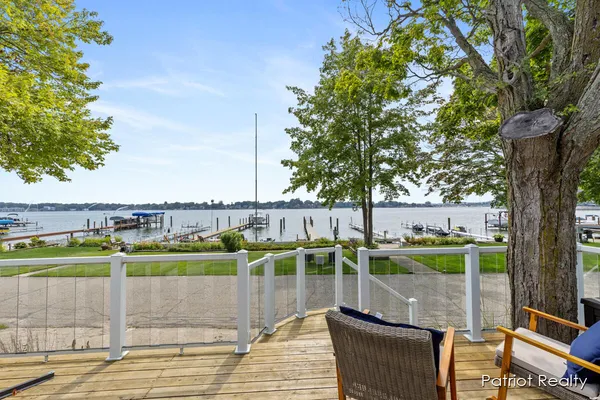 $1,250,000 | 16631 Lakeview Street, Spring Lake, MI 49456