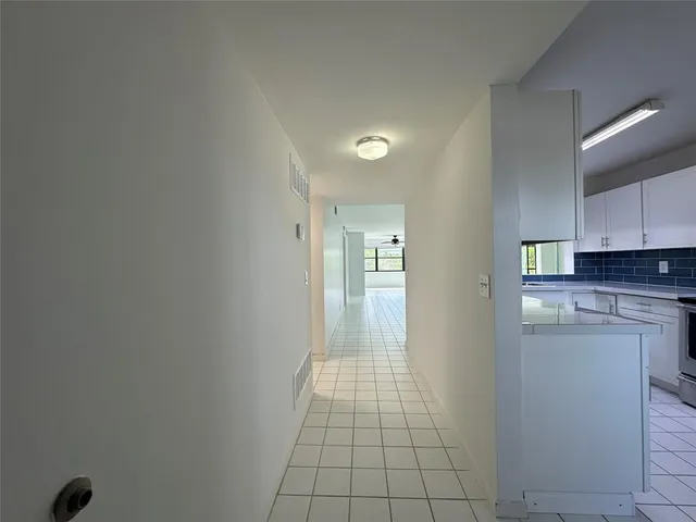 a close view of sink and tap