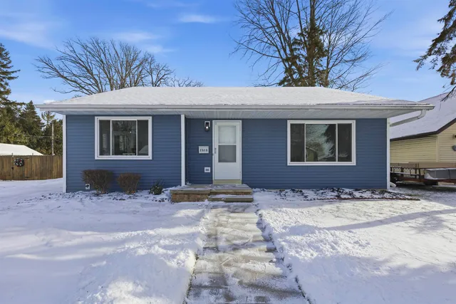 $345,000 | 2518 South Madison Street, Appleton, WI 54915