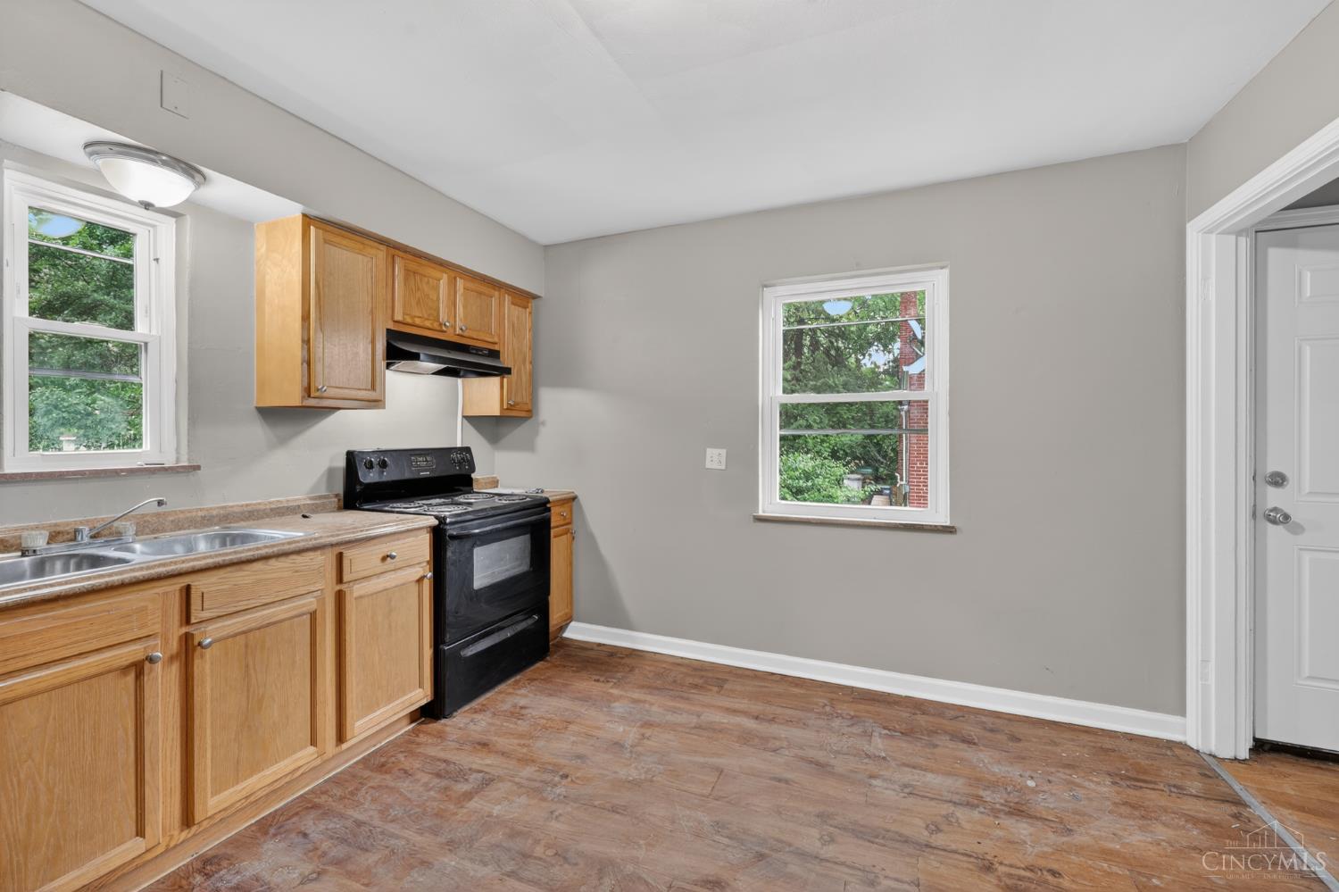 1398 Adams Road Cincinnati, OH 45231 - Photo 14 of 30