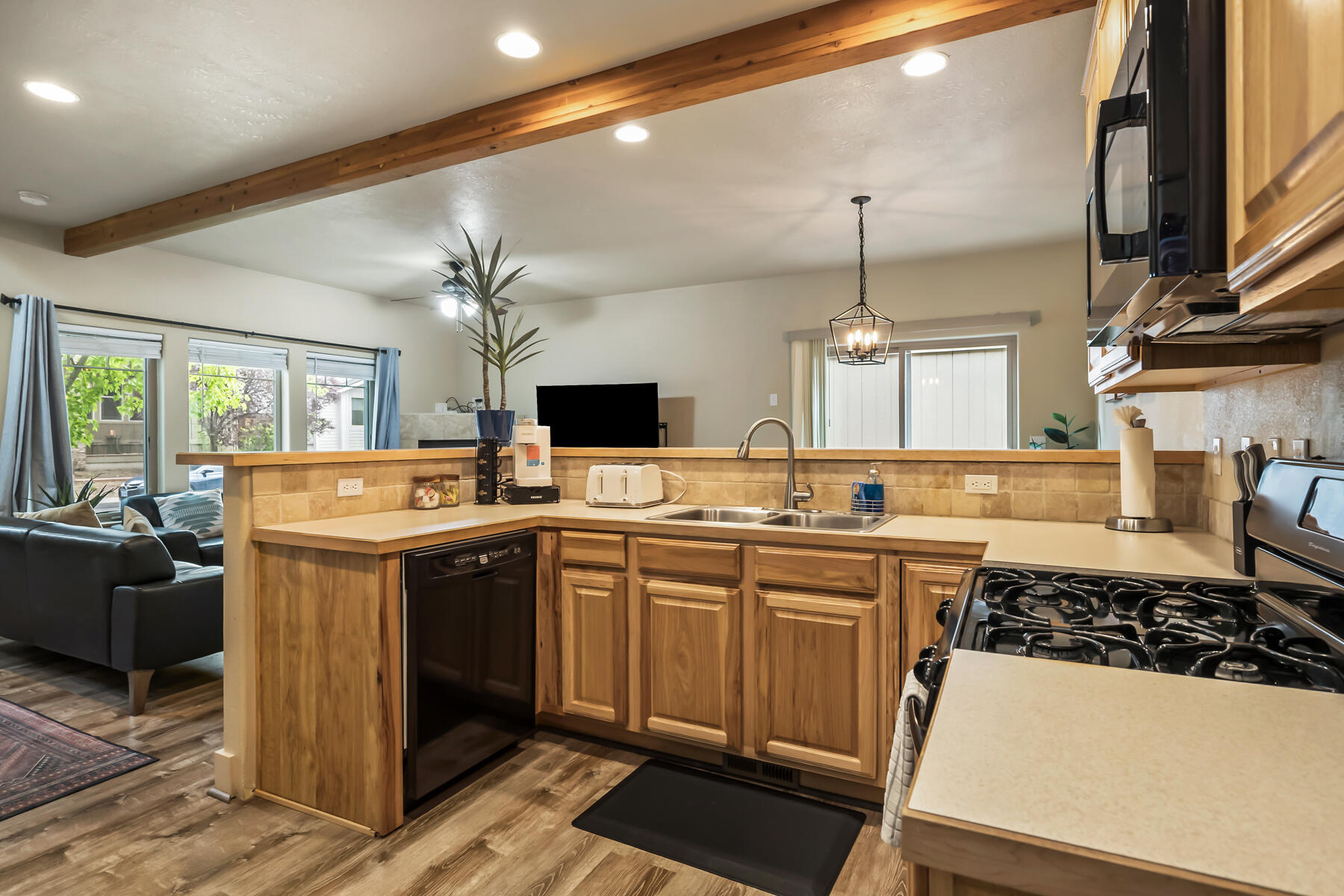 20184 Merriewood Lane Bend, OR 97702 - Photo 15 of 37