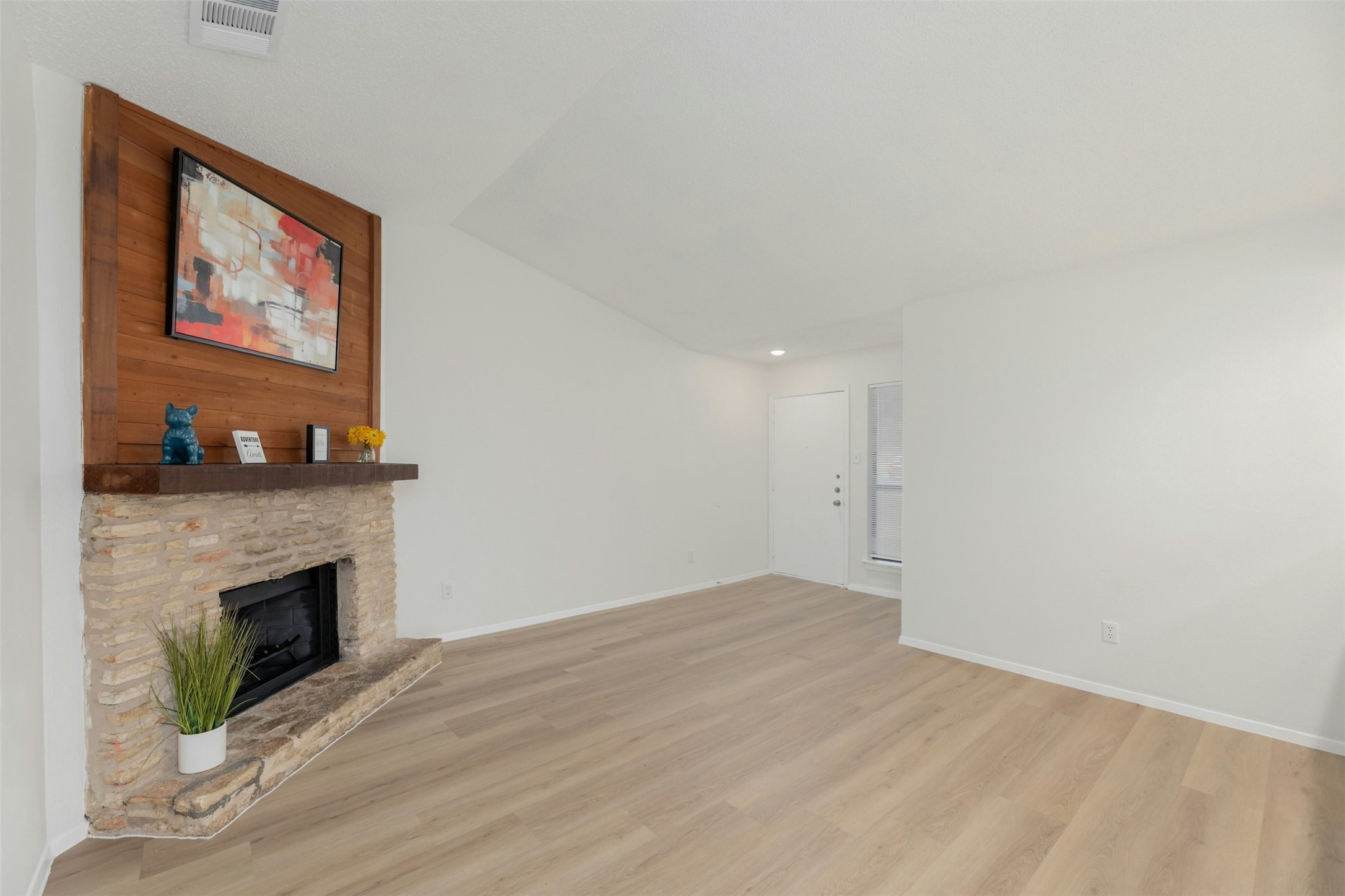 11603 Walnut Ridge Drive, Unit B Austin, TX 78753 - Photo 6 of 22