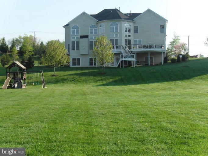 1156 Markell Court Reston, VA 20194 - Photo 2 of 26 Back yard