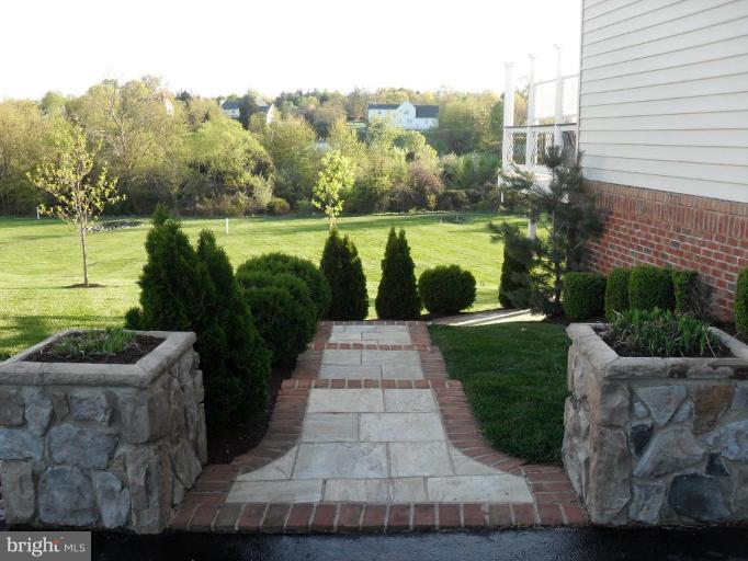 1156 Markell Court Reston, VA 20194 - Photo 23 of 26 Side View of Lot