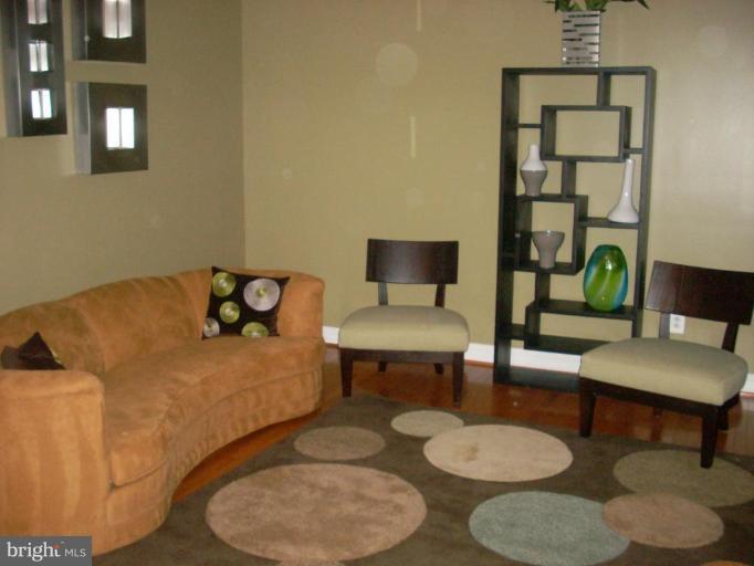 1156 Markell Court Reston, VA 20194 - Photo 10 of 26 Living Room