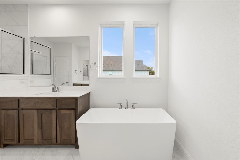 3013 Box Elder Road Royse City, TX 75189 - Photo 13 of 28 13. 3013 Box Elder - Bath