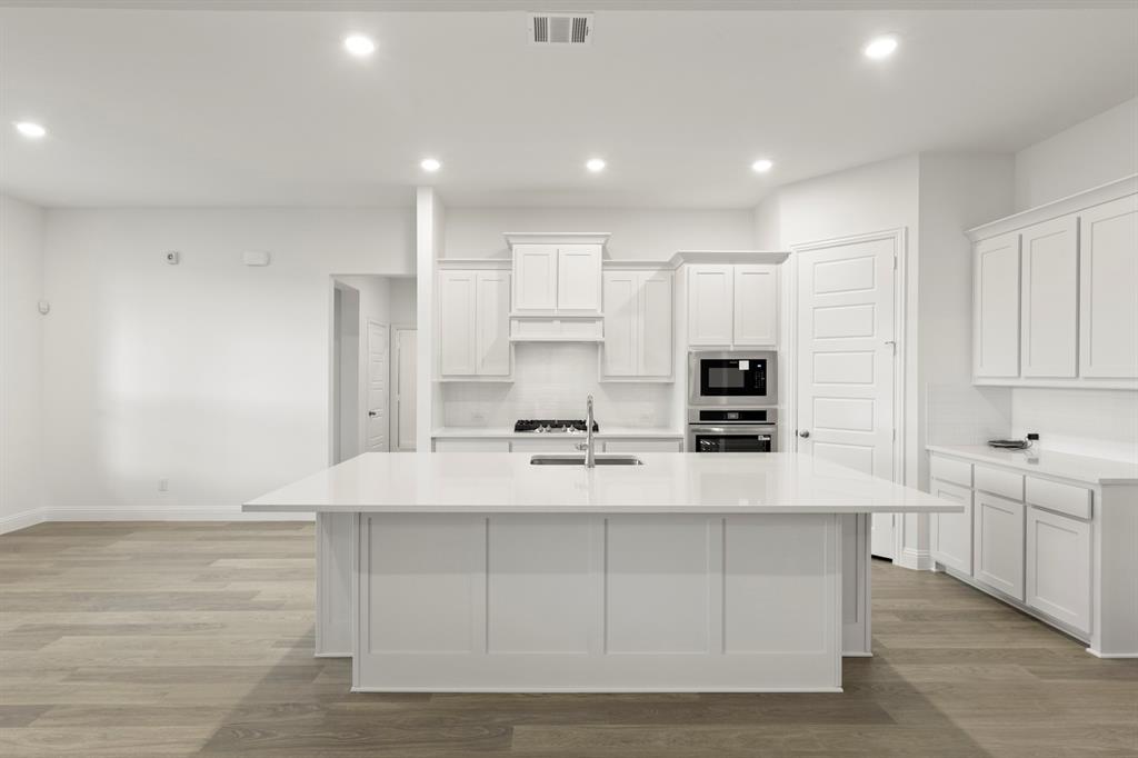 3013 Box Elder Road Royse City, TX 75189 - Photo 7 of 28 07. 3013 Box Elder - Kitchen