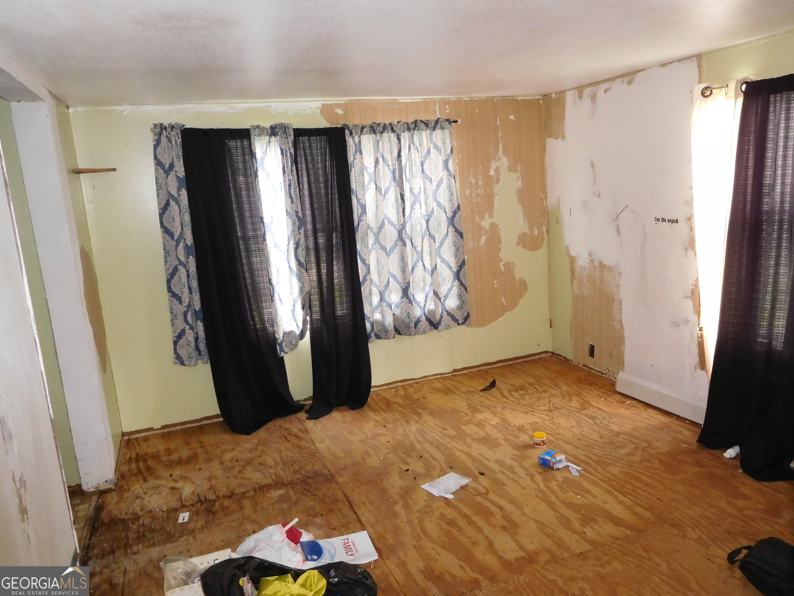 142 Ellis Road Southeast Rome, GA 30161 - Photo 13 of 21 a view of an empty room with a window