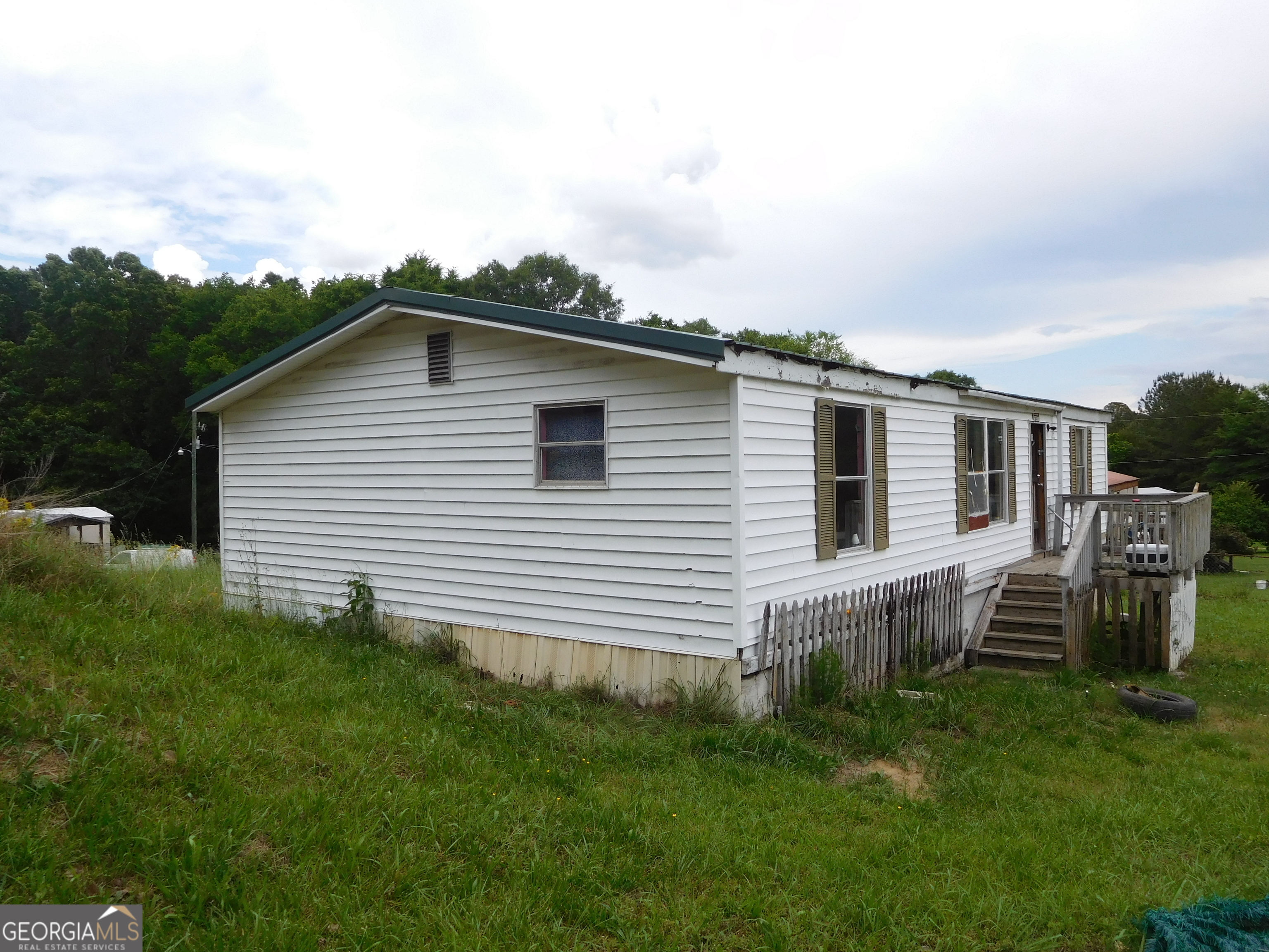 142 Ellis Road Southeast Rome, GA 30161 - Photo 3 of 21 a front view of house with a garden