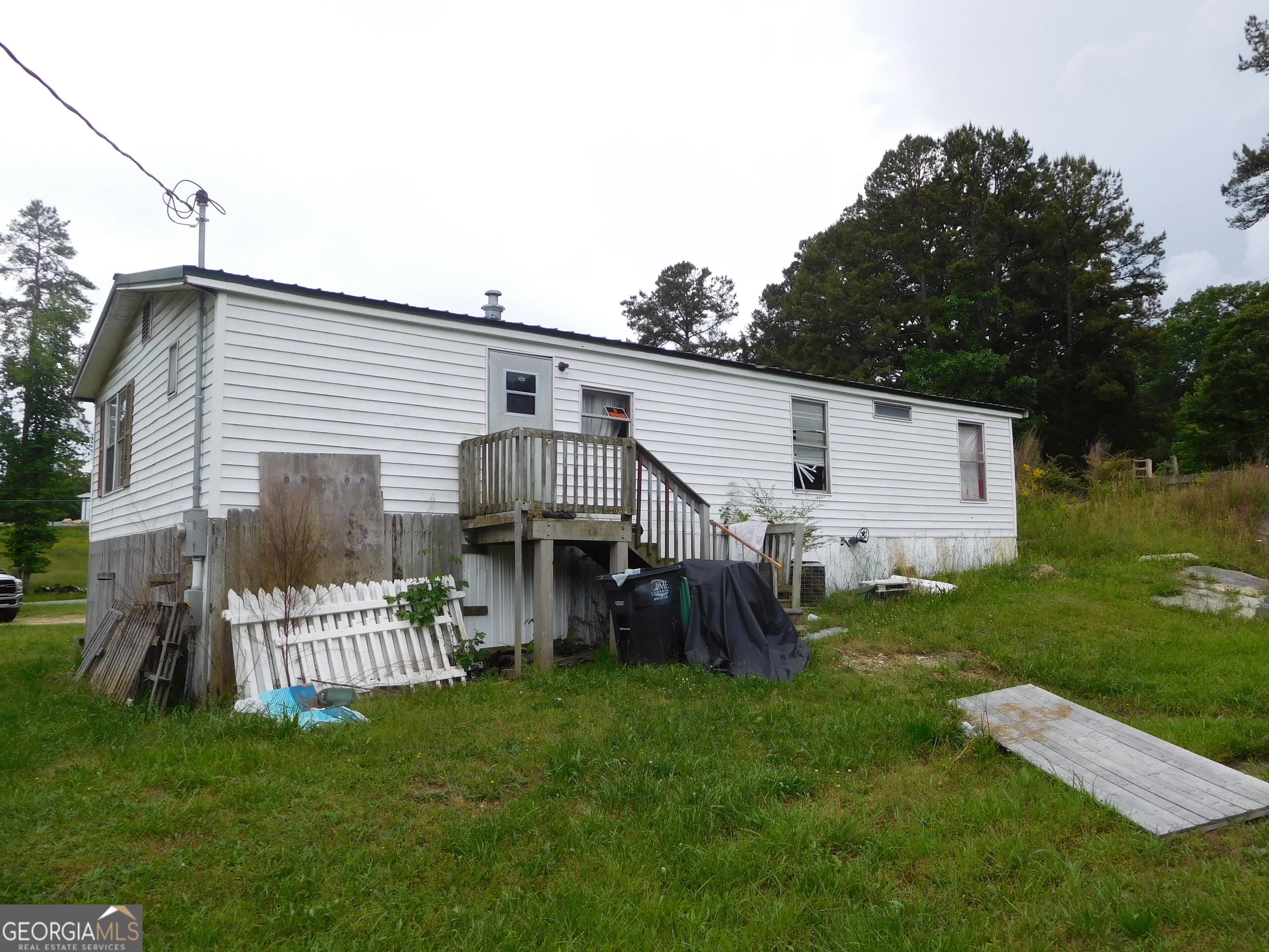 142 Ellis Road Southeast Rome, GA 30161 - Photo 5 of 21 a view of a house with a backyard and a patio