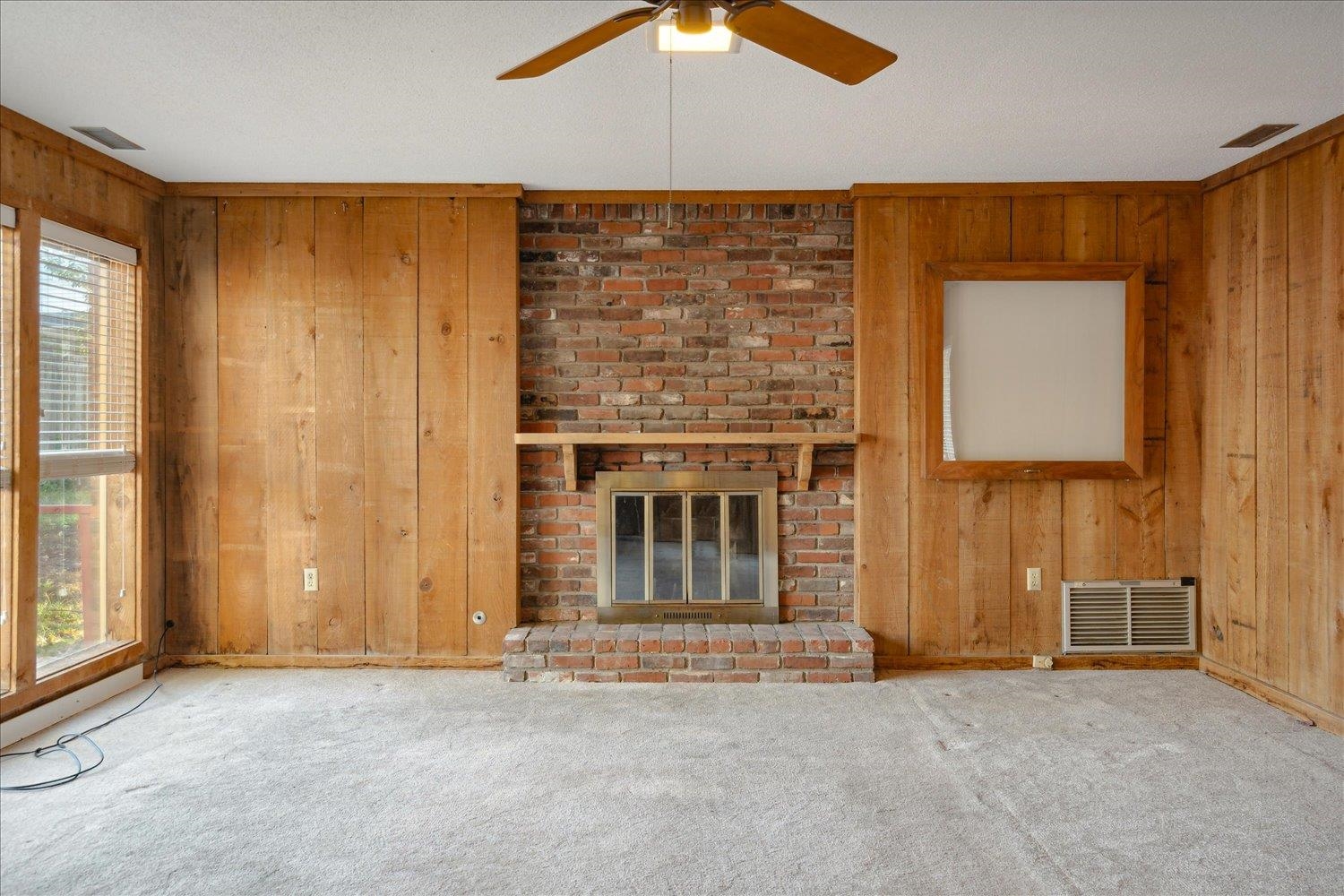 1072 Ivy Road Memphis, TN 38117 - Photo 29 of 35 an empty room with window