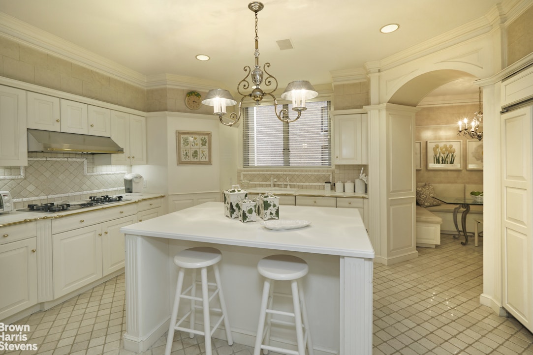 960 Park Avenue, Unit 2NDFLE Manhattan, NY 10028 - Photo 4 of 11