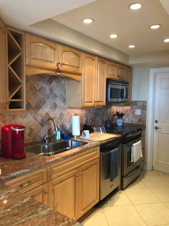 $2,400 | 333 Northeast 21st Avenue, Unit 522, Deerfield Beach, FL 33441