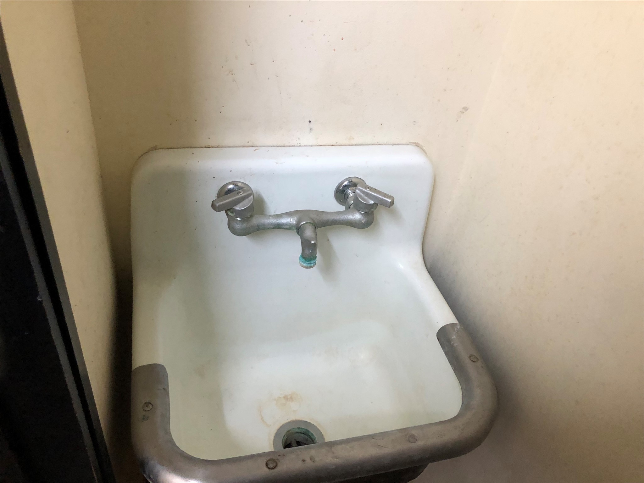 1113 Lawrence Street Rosenberg, TX 77471 - Photo 15 of 18 Mop Closet
Oversized Sink