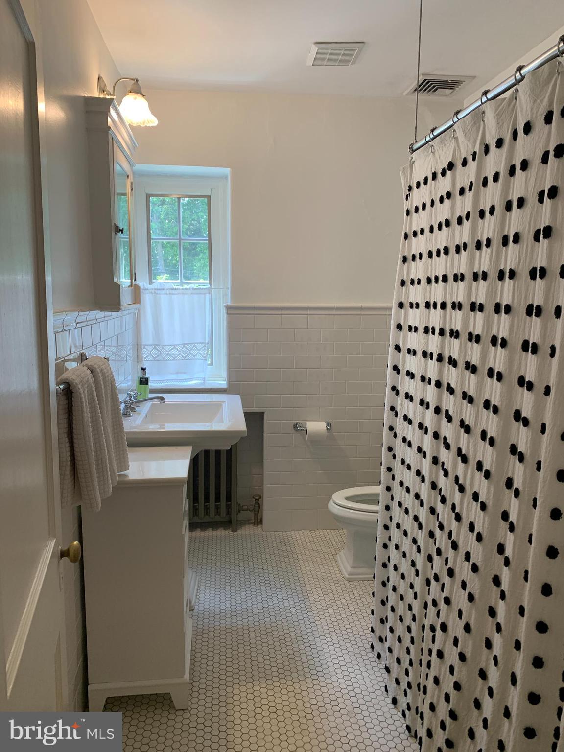 7945 Winston Road Philadelphia, PA 19118 - Photo 18 of 29 Hall Bath