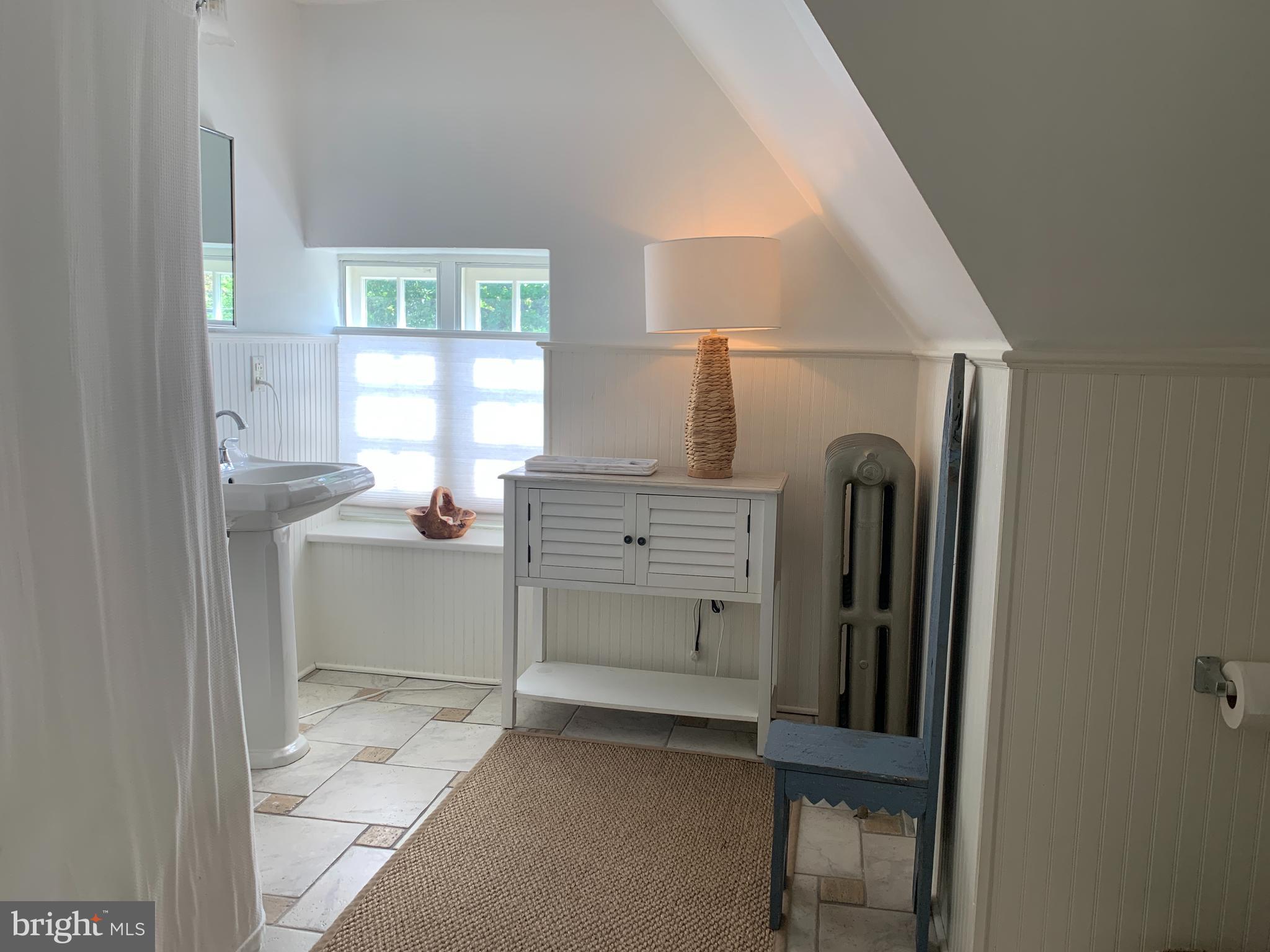 7945 Winston Road Philadelphia, PA 19118 - Photo 24 of 29 Hall Bath