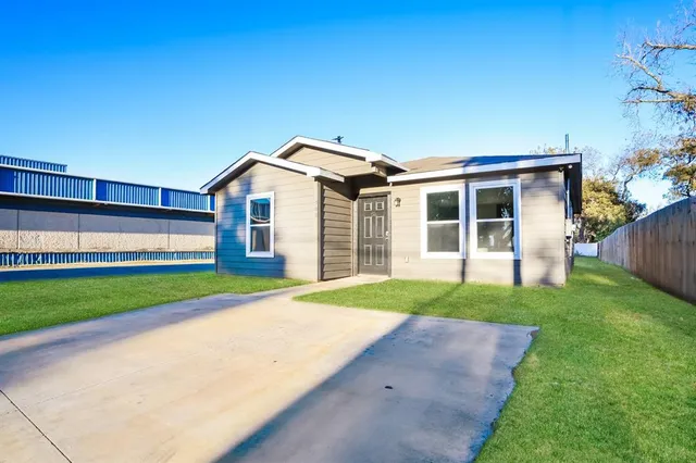 a view of outdoor space yard and front view of a house