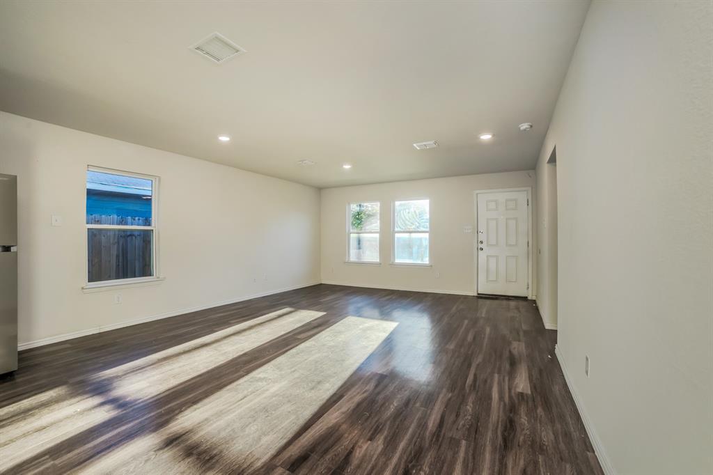 700 Pecan Avenue Waco, TX 76704 - Photo 6 of 19 a view of an empty room and window