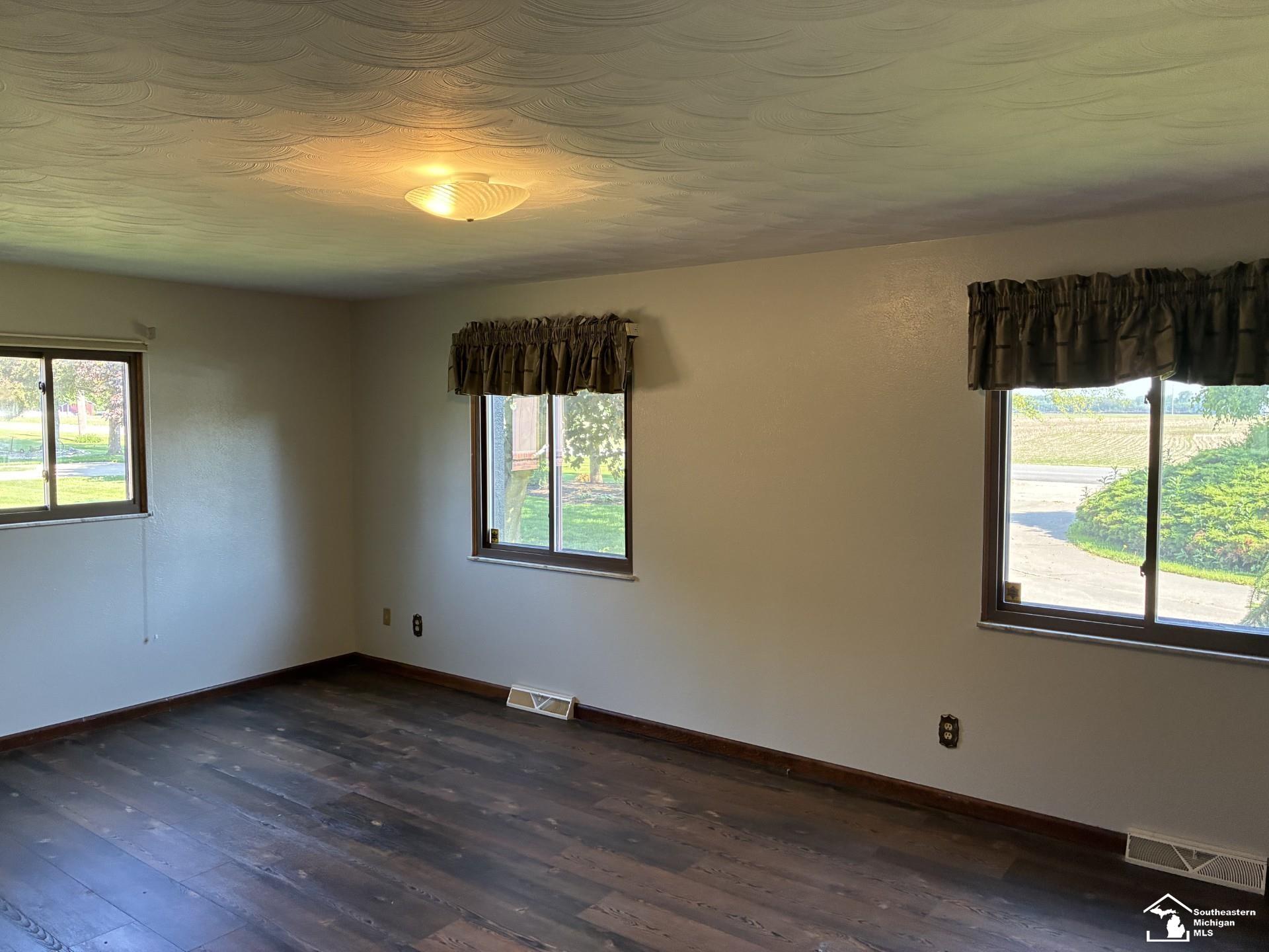 1303 West Erie Road Temperance, MI 48182 - Photo 16 of 30