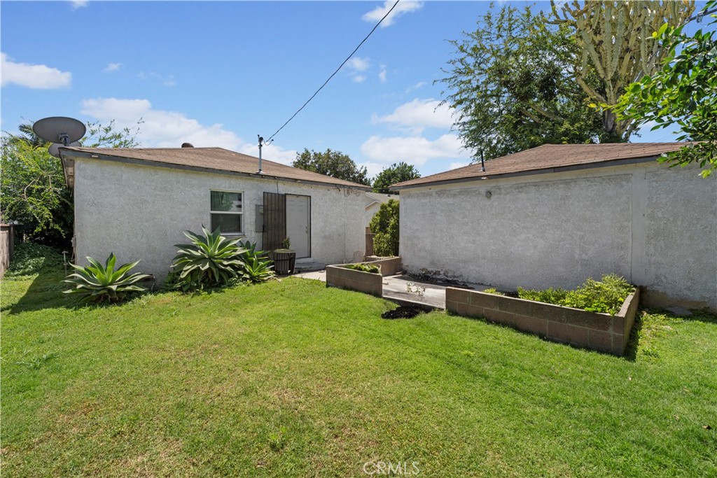 2725 East Tyler Street Carson, CA 90810 - Photo 23 of 30 a backyard of a house with table and chairs