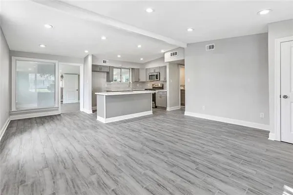 $2,500 | 528 Roseland Parkway, Harahan, LA 70123