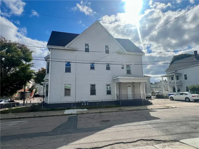 $1,300 | 686 Broadway, Unit 3F, Pawtucket, RI 02860
