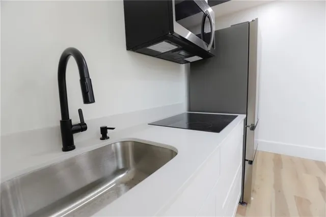 $1,300 | 686 Broadway, Unit 3F, Pawtucket, RI 02860