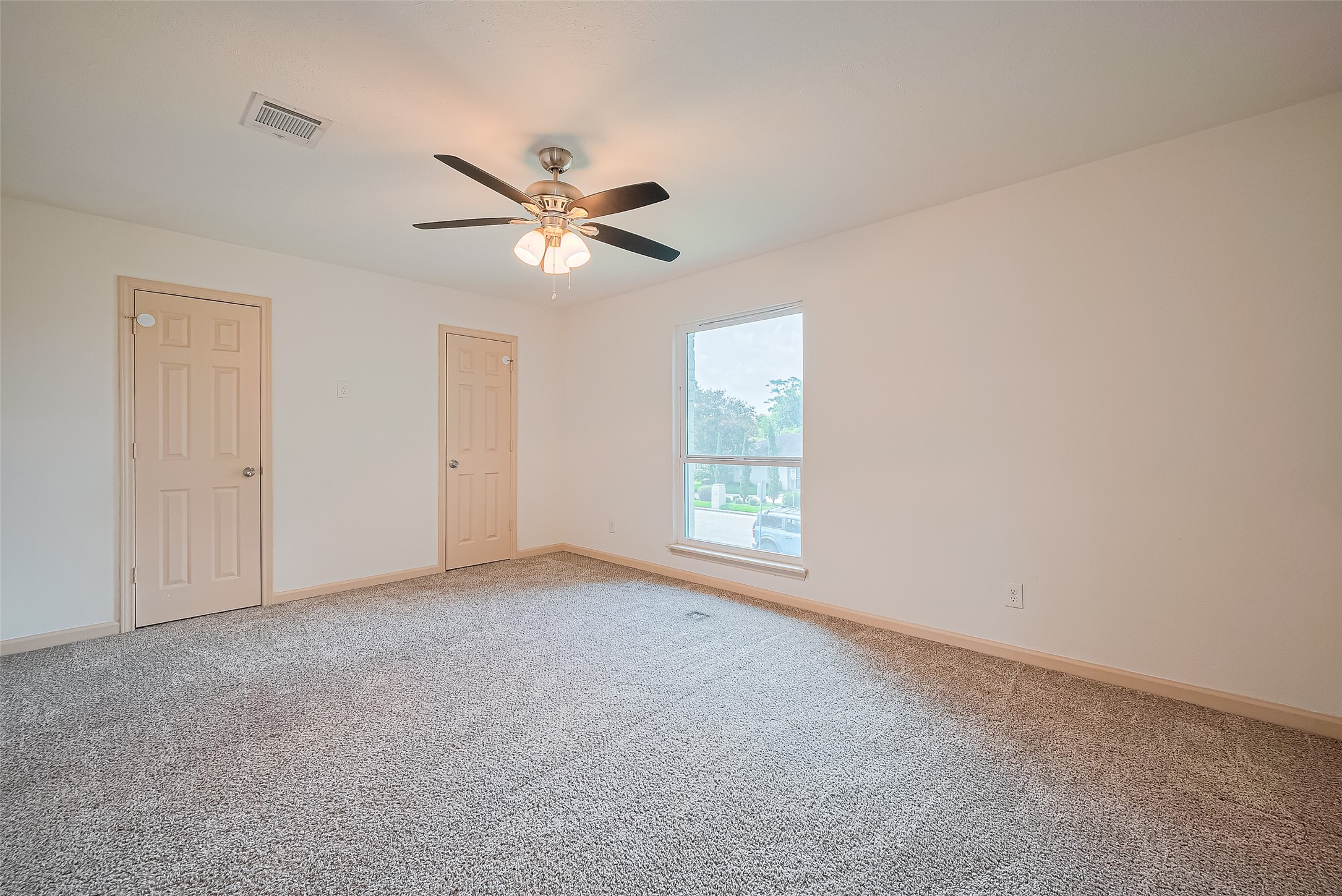 982 West Donovan Street Houston, TX 77091 - Photo 22 of 39 a view of empty room with window